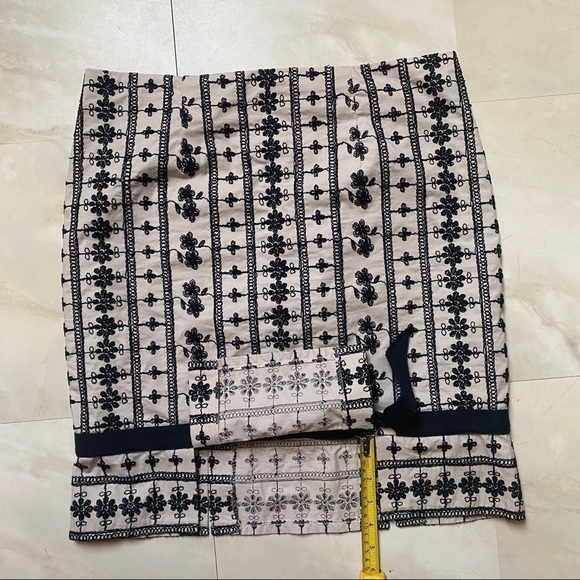 Nanette Lepore embroidered crochet pencil skirt tan neutral floral with bow - Picture 7 of 10